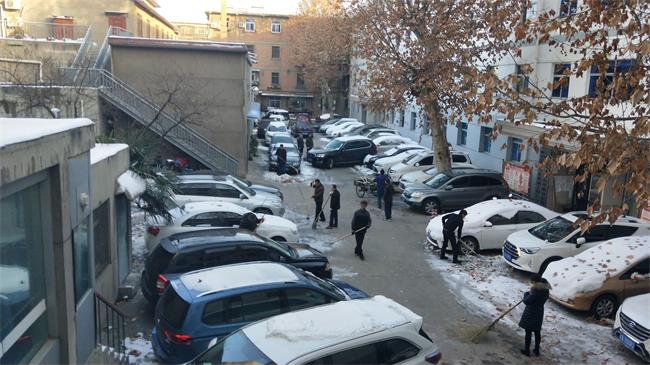 不忘初心齐奋进，扫雪开路暖人心